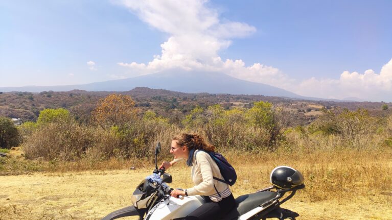 Motorradfahren vor dem Vulkan in Atlixco