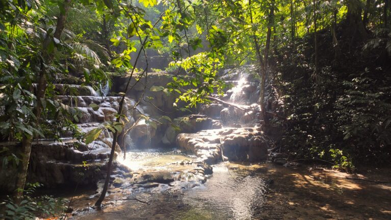 Wasserfall mitten im Dschungel Chiapas