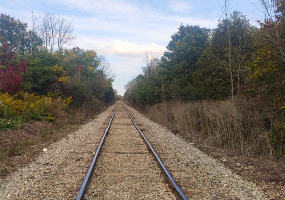 Einsame Bahnstrecke in Ontario, Kanada