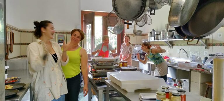 Küchenarbeiten vom Volunteering mit Workaway