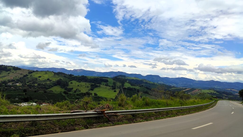 Hügellandschaft Brasiliens im Vergleich zu Deutschland